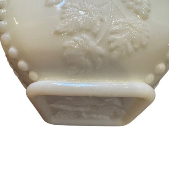 Vintage White Milk Glass Candy Dish W/Grape & Leaf Detail Square Lid - Picture 6 of 9